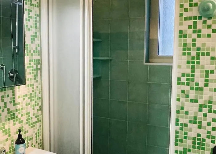 Charming Flat, And Close To Metro شقة *